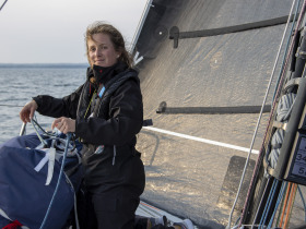 Élodie Bonafous à bord du figaro Quéguiner - La Vie en Rose 