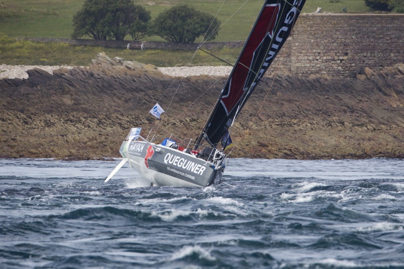 Les Figaros au passage de Aurigny lors de la 3eme etape de la Solitaire Urgo Le Figaro 2019 - en mer le 16/06/2019