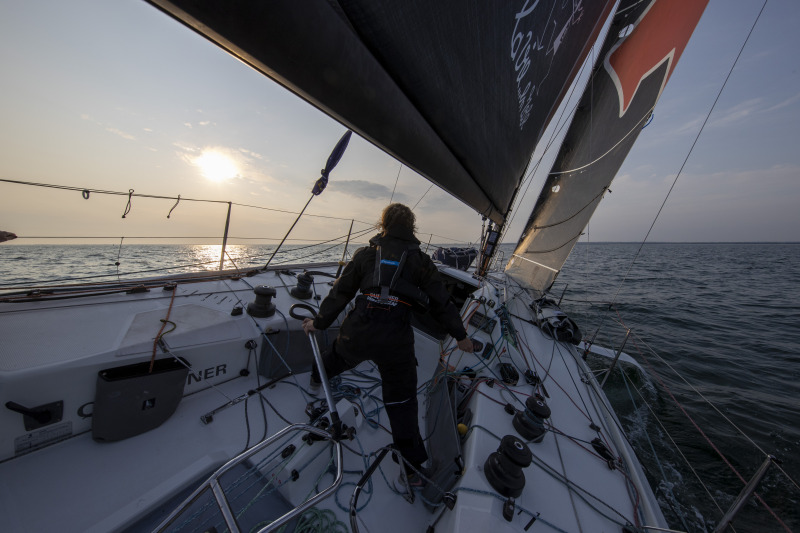 Élodie Bonafous à bord du figaro Quéguiner - La Vie en Rose 